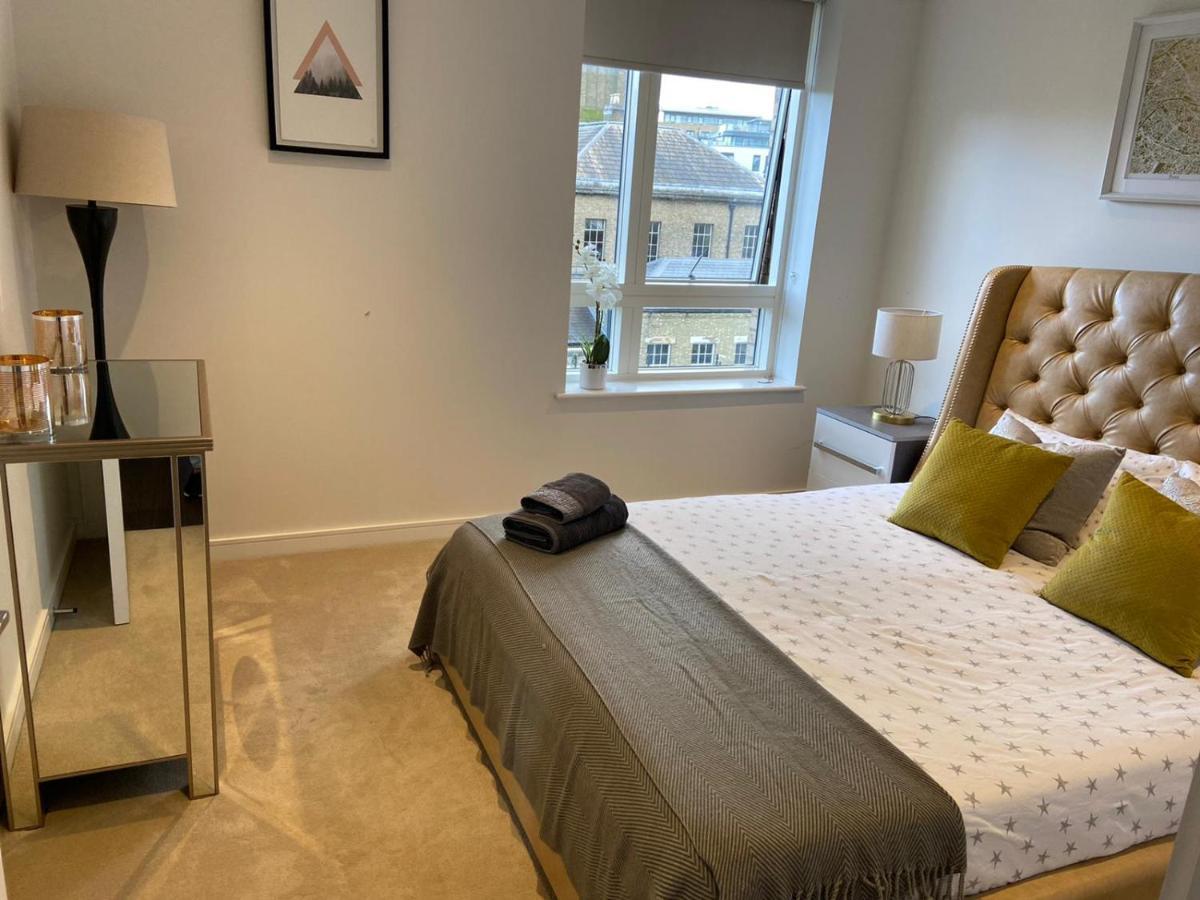 Blissful One Bed Near The River Saint Saint Kew Eksteriør bilde