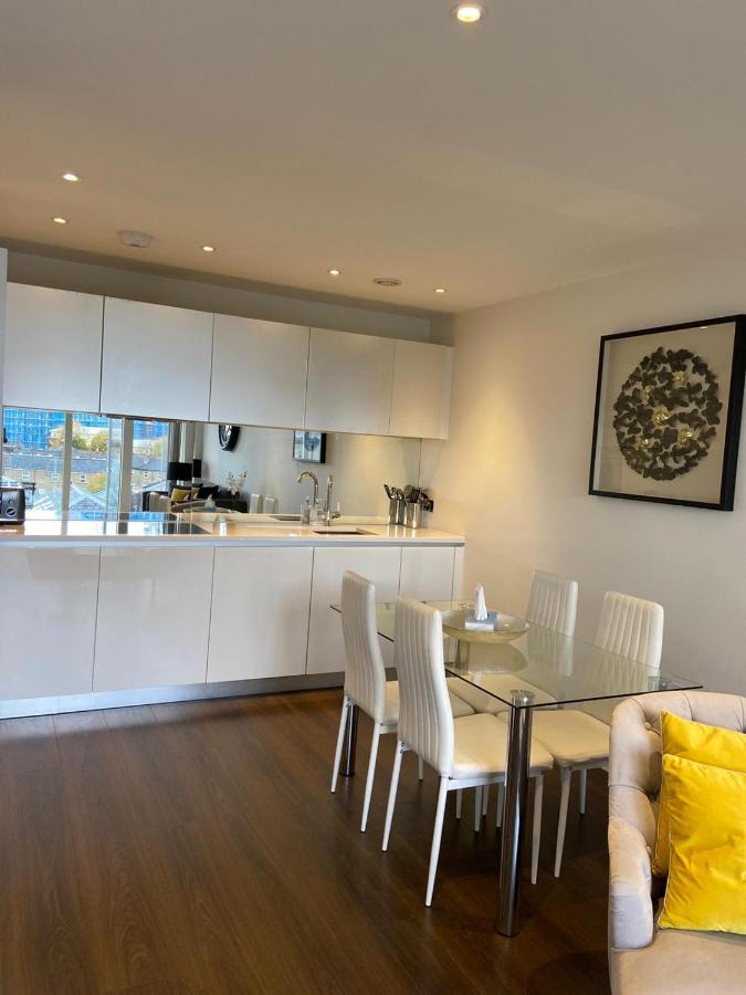 Blissful One Bed Near The River Saint Saint Kew Eksteriør bilde